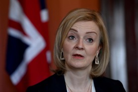 Marea Britanie ar putea ridica sancțiunile care paralizează Rusia dacă Vladimir Putin se retrage din Ucraina